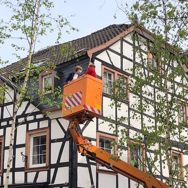 Maibaumsetzen auf dem Marktplatz Oberwinter